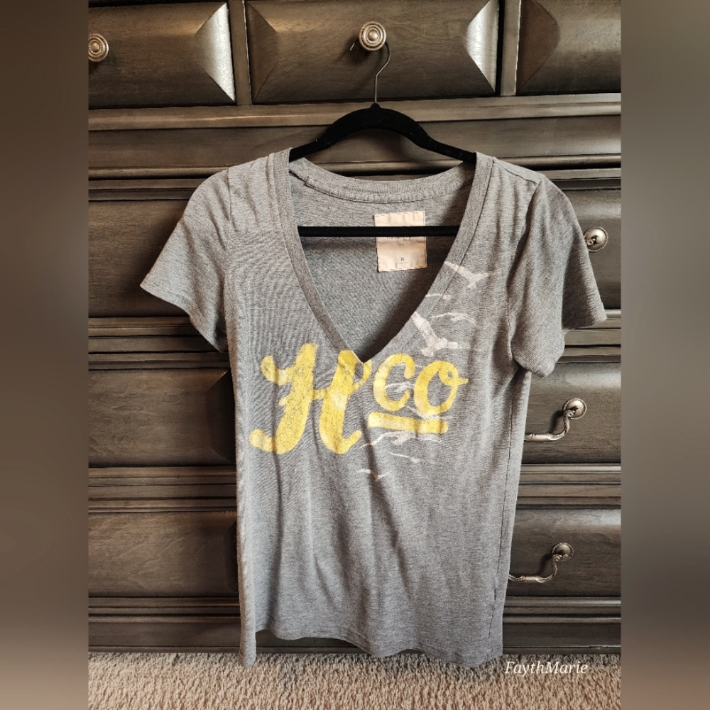 Vintage Hollister Vneck Tee - Picture 1 of 2